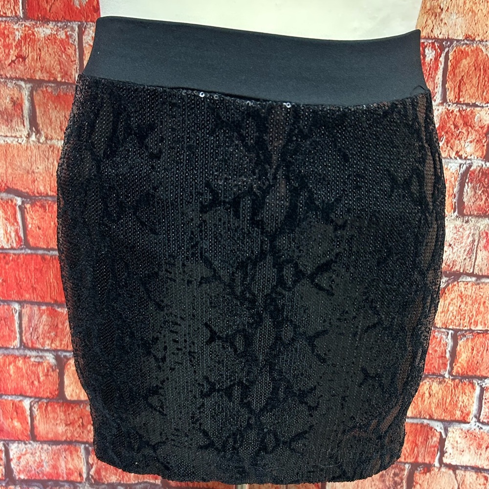 Guess Black Sequined Snakeskin Patterned Mini Ski… - image 1
